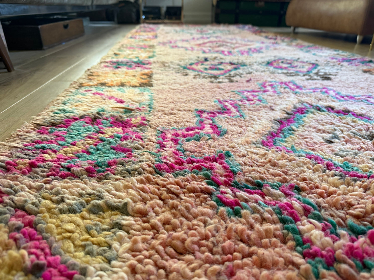 Vintage Moroccan runner in soft pink wool – 416 × 115 cm