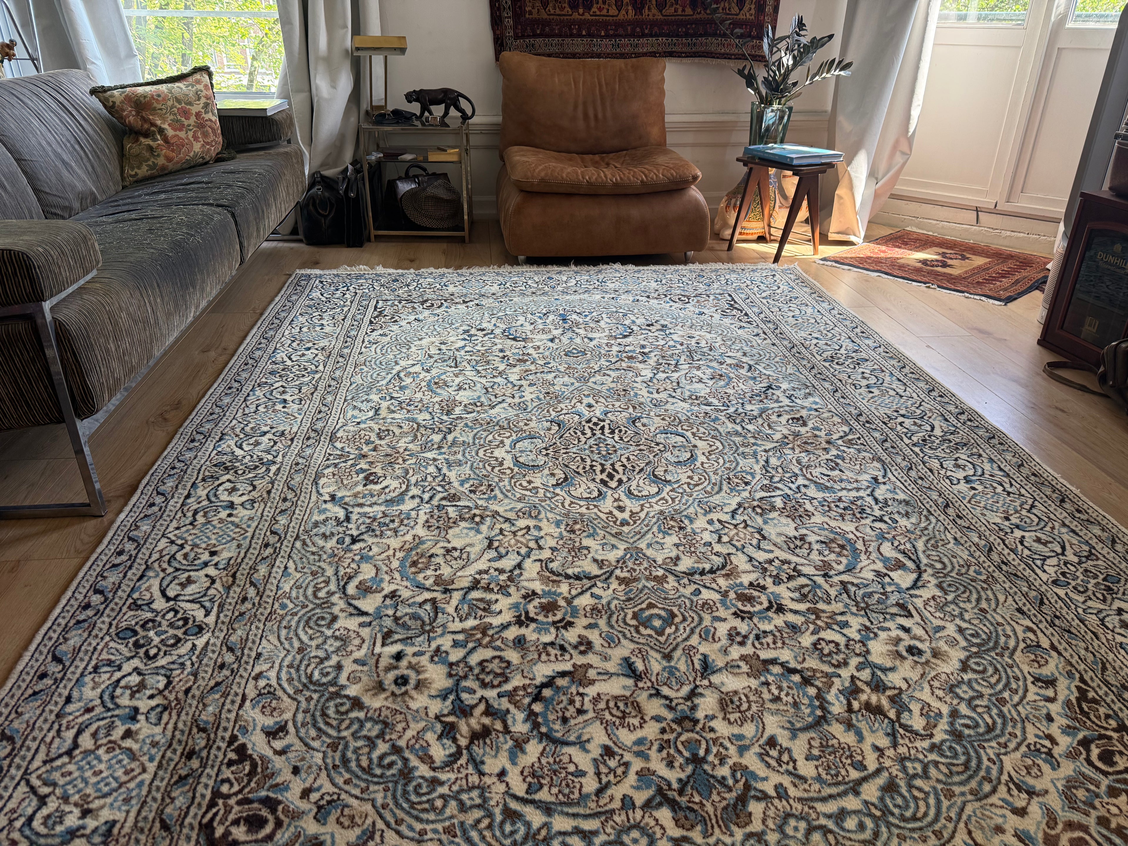 Hand-knotted vintage Nain rug – 300 × 201 cm
