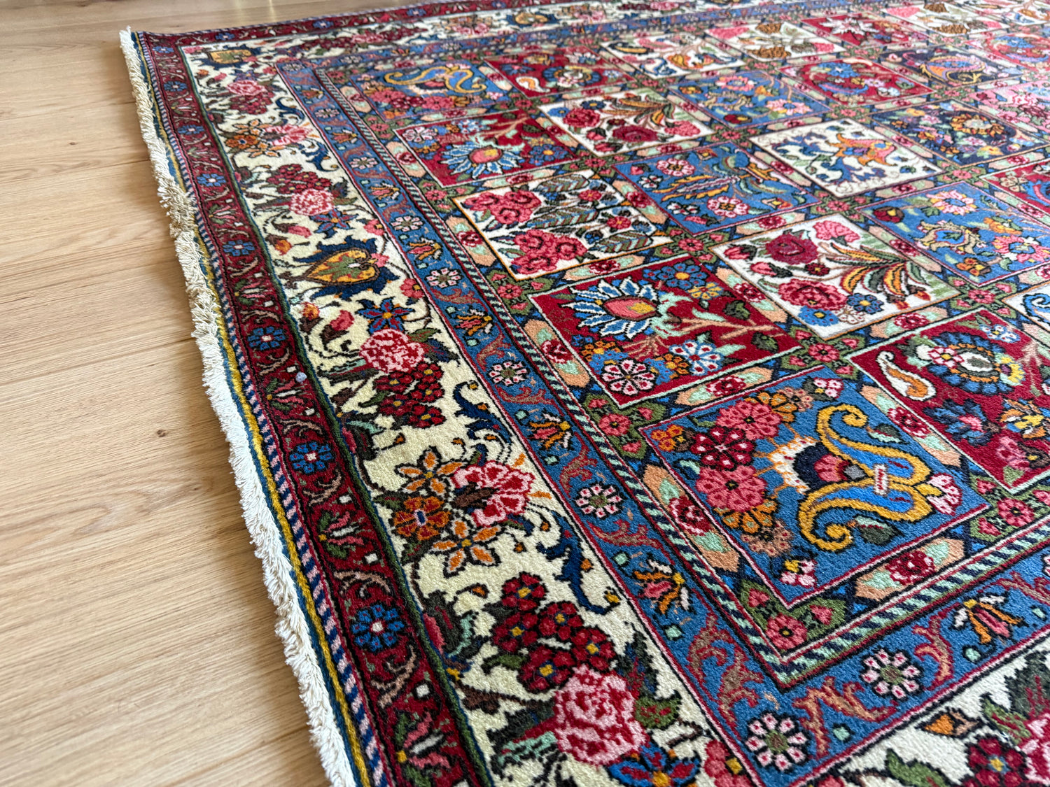 Hand-knotted Garden Design Rug – 258 × 157 cm