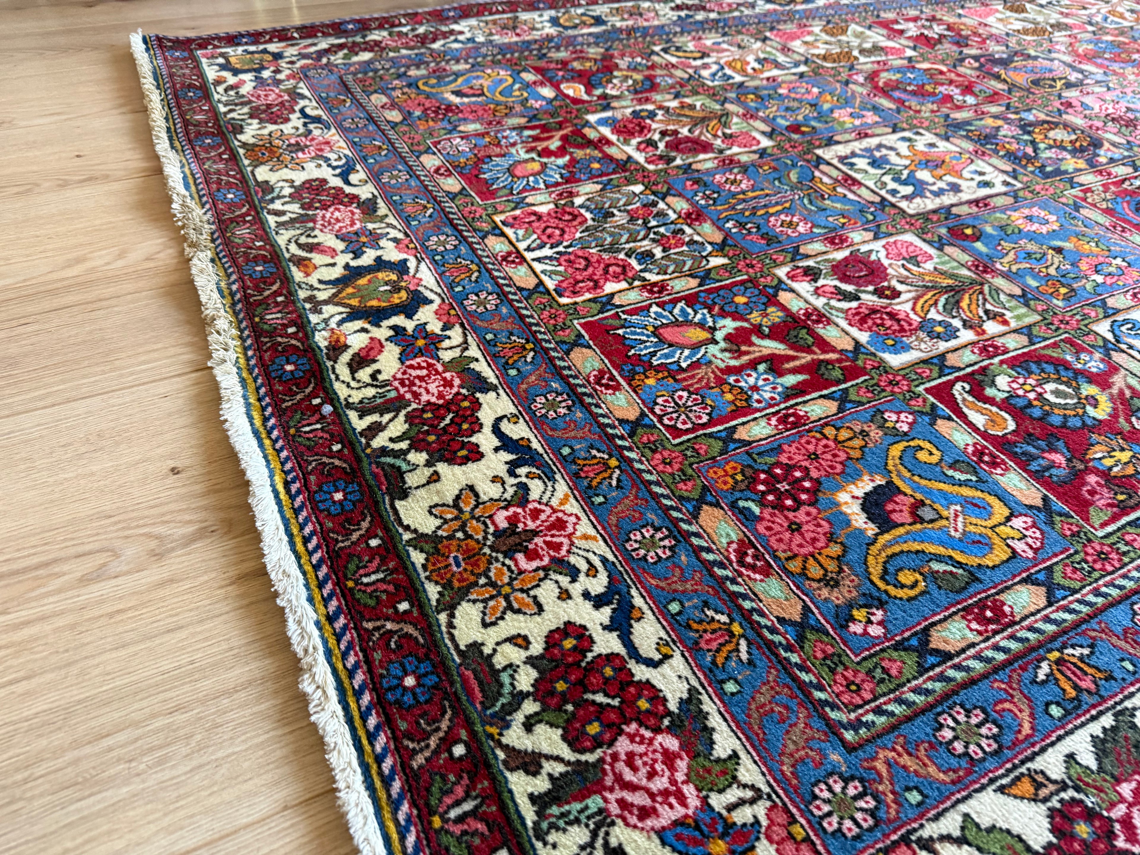 Hand-knotted Garden Design Rug – 258 × 157 cm