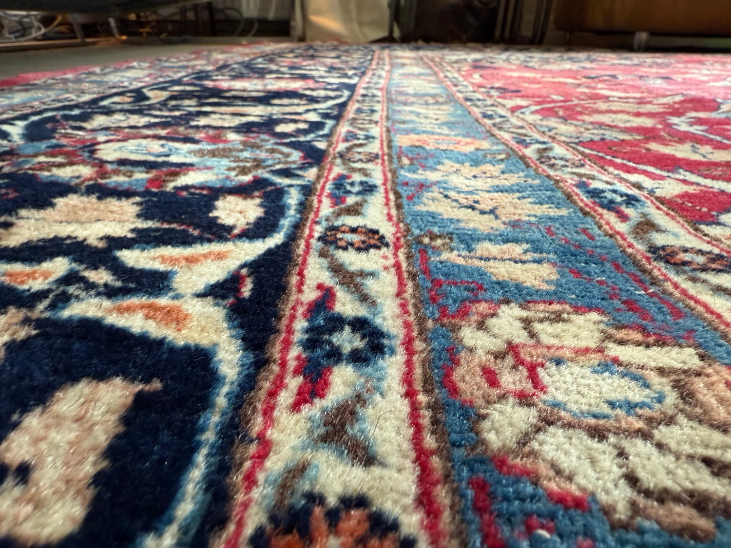 Groot handgeknoopt vintage vloerkleed met medaillon – 400×302 cm