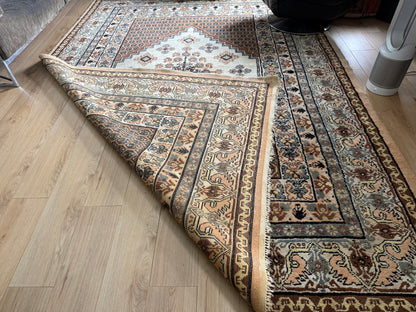 Handgeknoopt oosters tapijt – ca. 352 × 247 cm (lichten verkleuringen middenstuk)