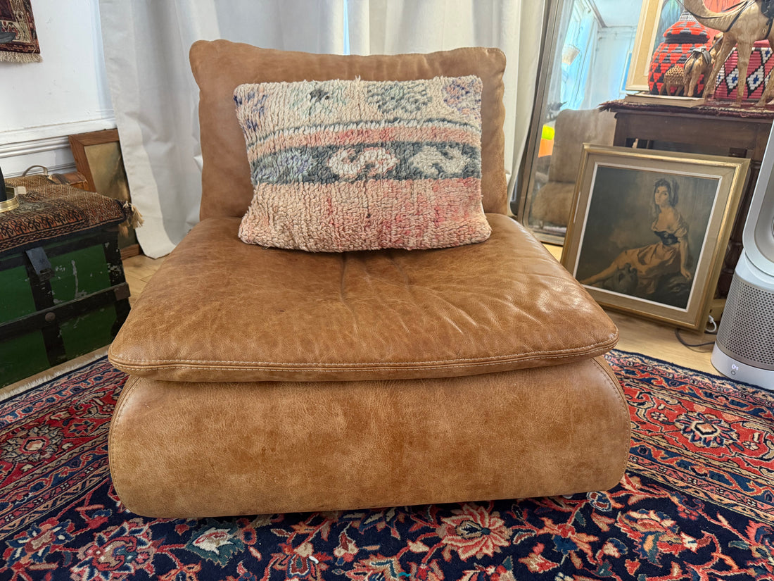 Handgemaakt kussen van een vintage Marokkaans tapijt – ca. 60 × 40 cm
