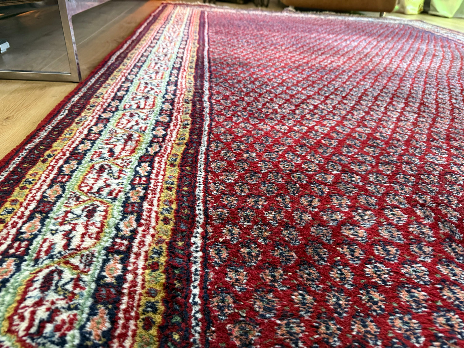 Dieprood handgeknoopt tapijt met boteh-motief – ca. 296 × 197 cm