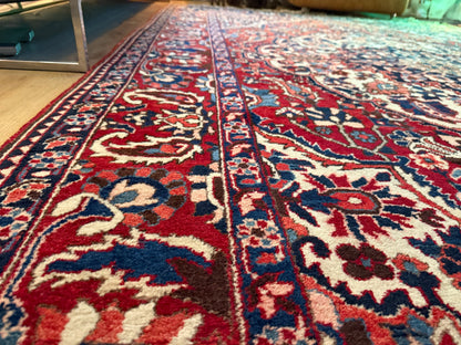 Vintage handgeknoopt tapijt 320 × 220 cm – klassiek rood met ivoor en donkerblauw