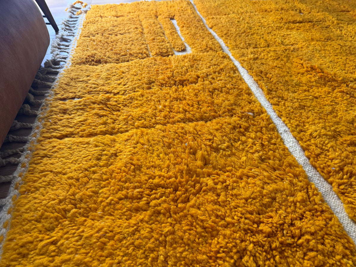 Grande tapete marroquino de pelo alto em laranja açafrão – 312 × 241 cm