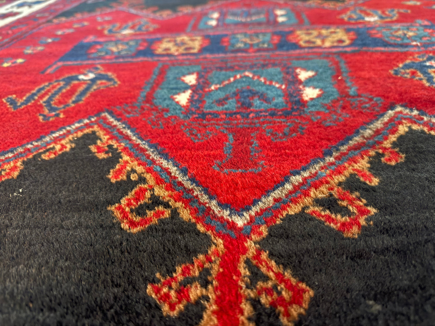 Antiek tribaal handgeknoopt tapijt – 217 × 140 cm