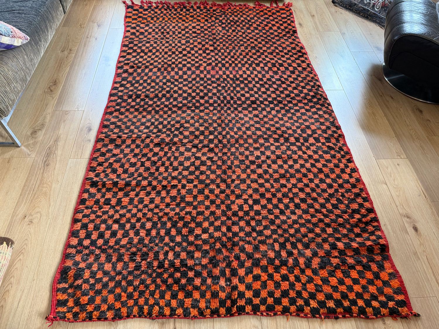 Grafisch vintage Berber tapijt in oranje &amp; zwart – 272 × 147 cm
