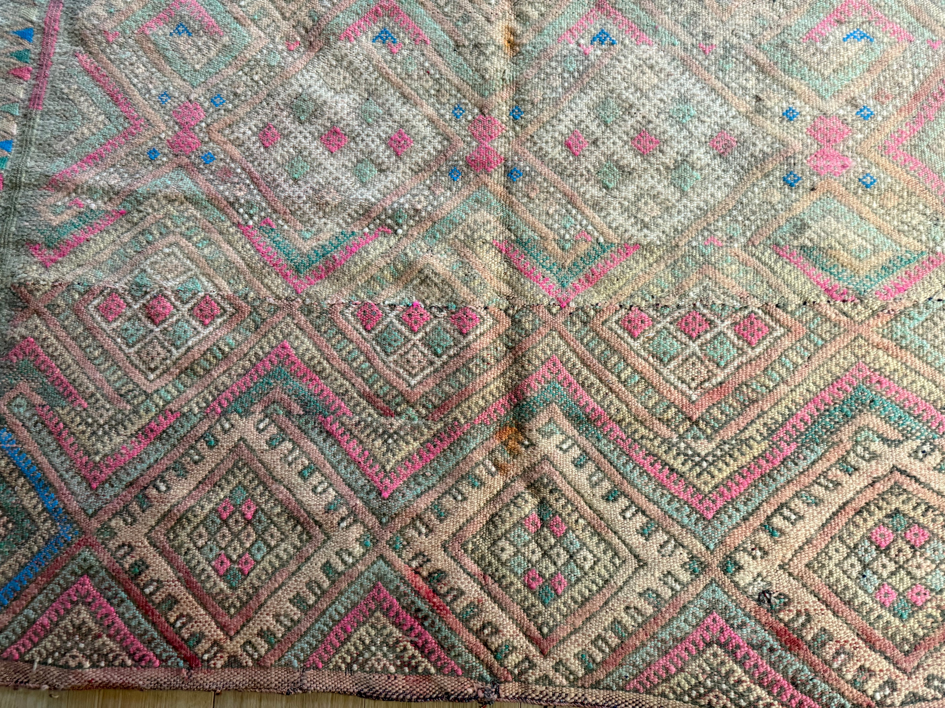 Vintage Berber tapijt in zachte pasteltinten – 362 × 180 cm