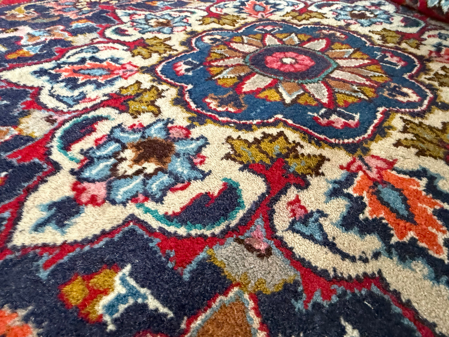 Großer Vintage-Perser-Medaillonteppich – 300 × 290 cm