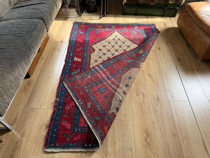 Hand-knotted Vintage Rug with Graphic Diamond Field – 185 × 131 cm