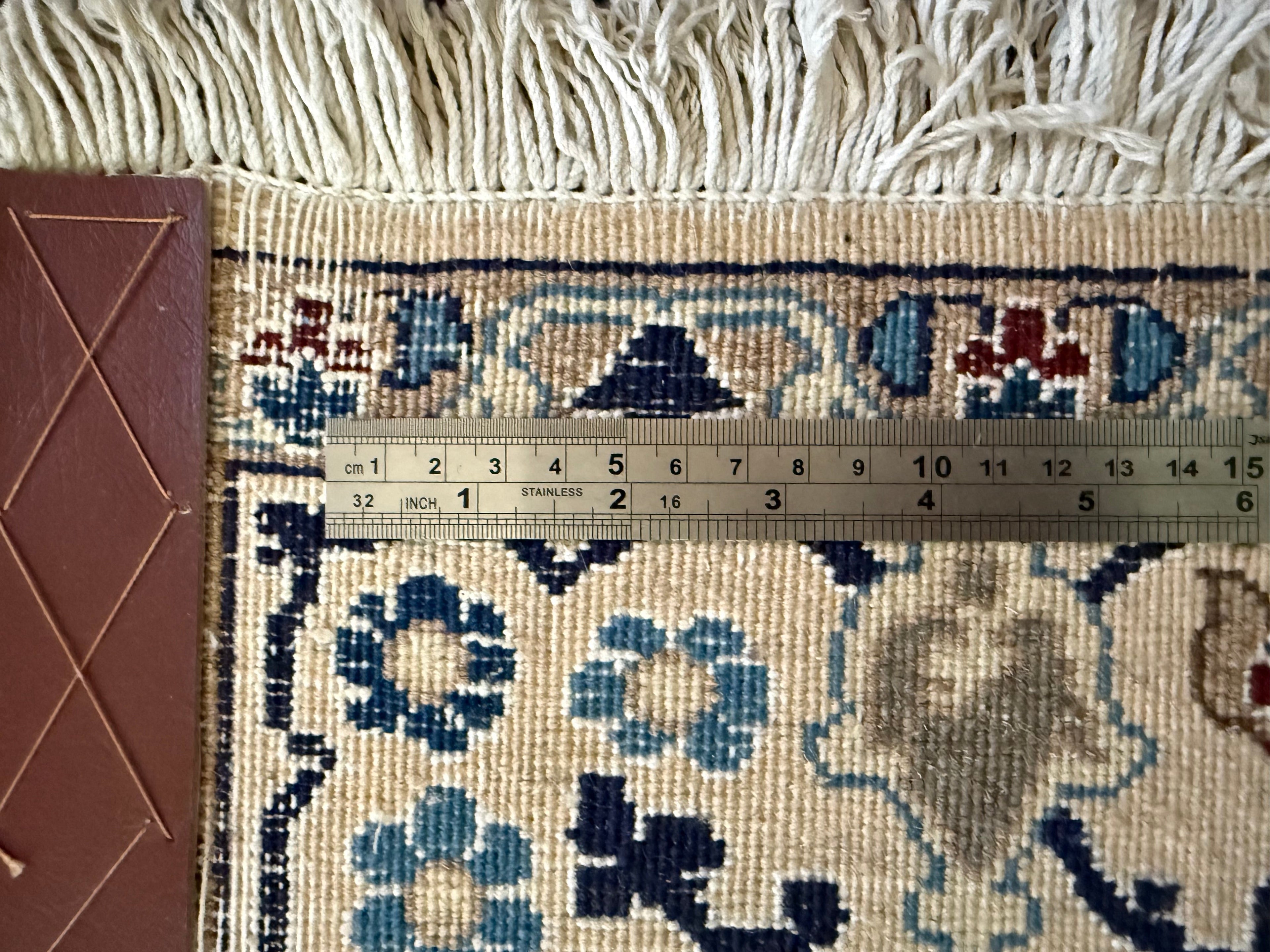 Tapete vintage feito à mão em estilo Nain – 208 × 117 cm