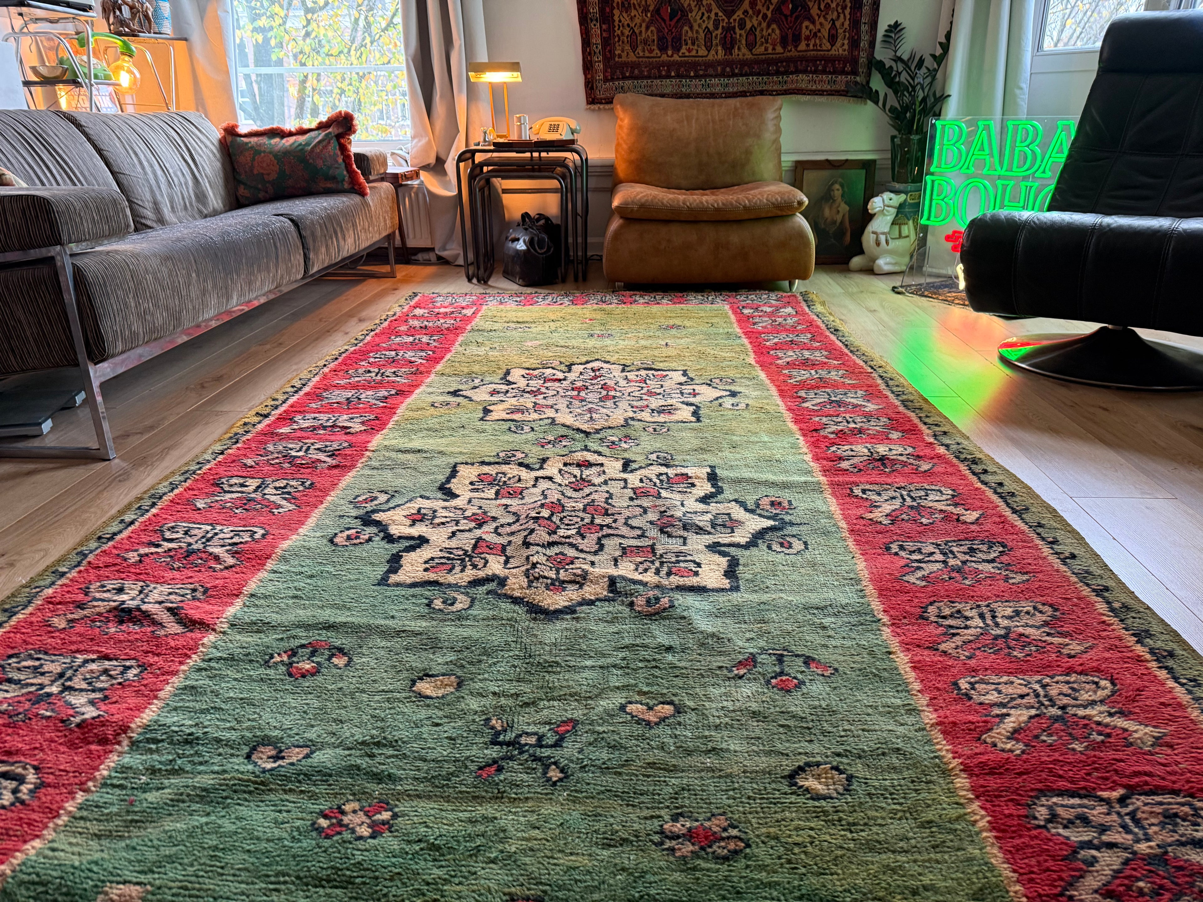 Vintage Marokkaans tapijt met zeldzaam groen veld – handgeknoopt wol (362 × 172 cm)