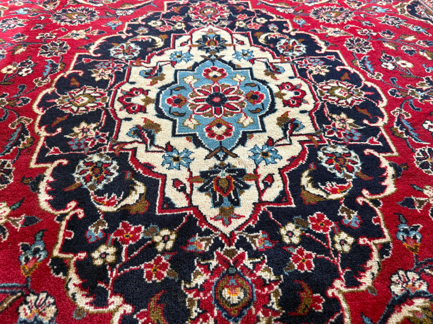 Tapete vintage nó à mão estilo Kashan – 312 × 202 cm