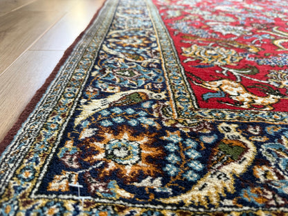 Vintage handgeknoopt wollen tapijt met vogels en gazellen – ca. 222 × 140 cm