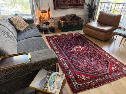 Vintage handgeknoopt wollen tapijt met medaillon – rood en donkerblauw – 217 × 130 cm