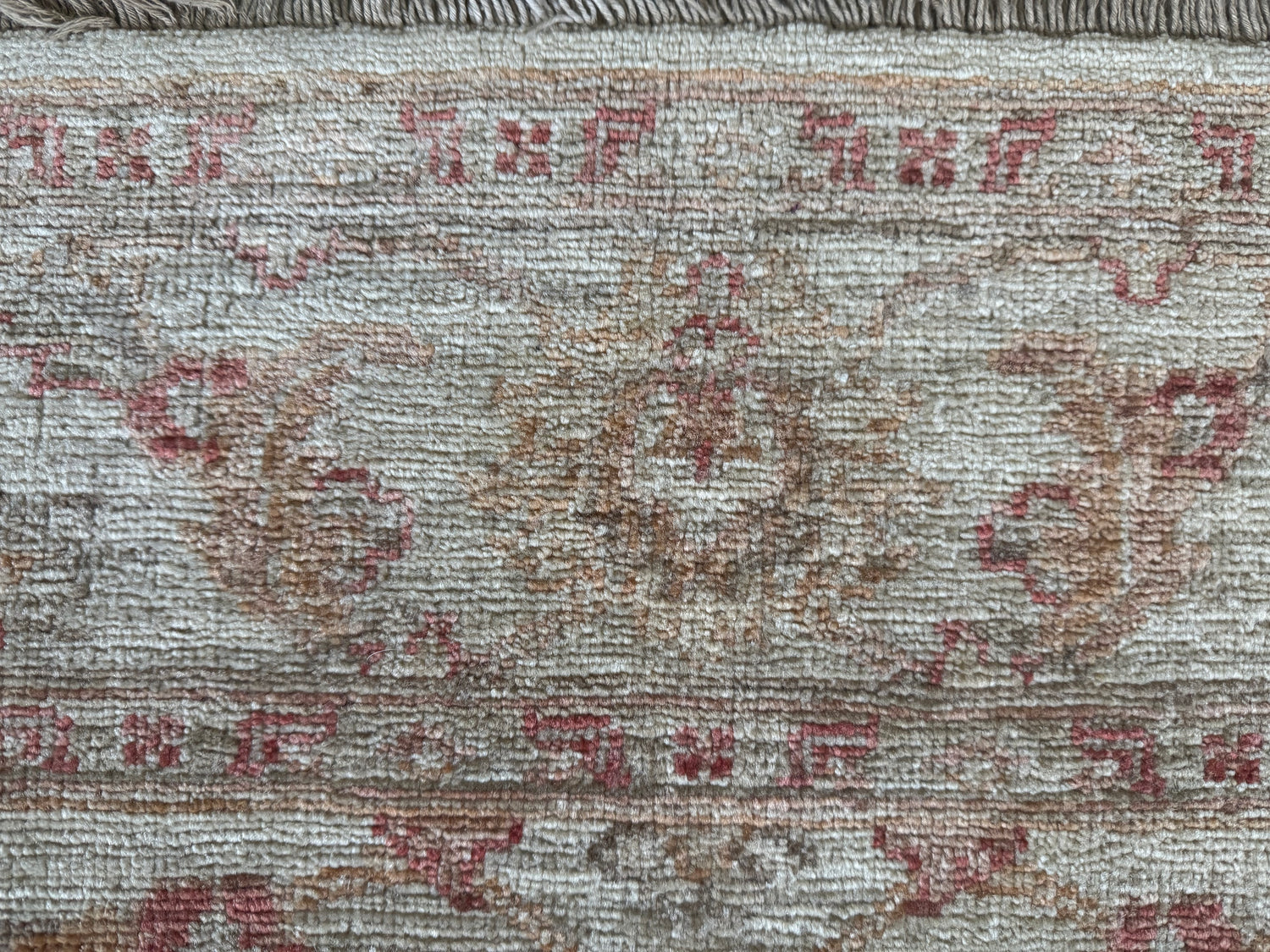 Handgeknoopt vintage tapijt – zand &amp; oudroze | Ziegler-stijl, 188 × 127 cm