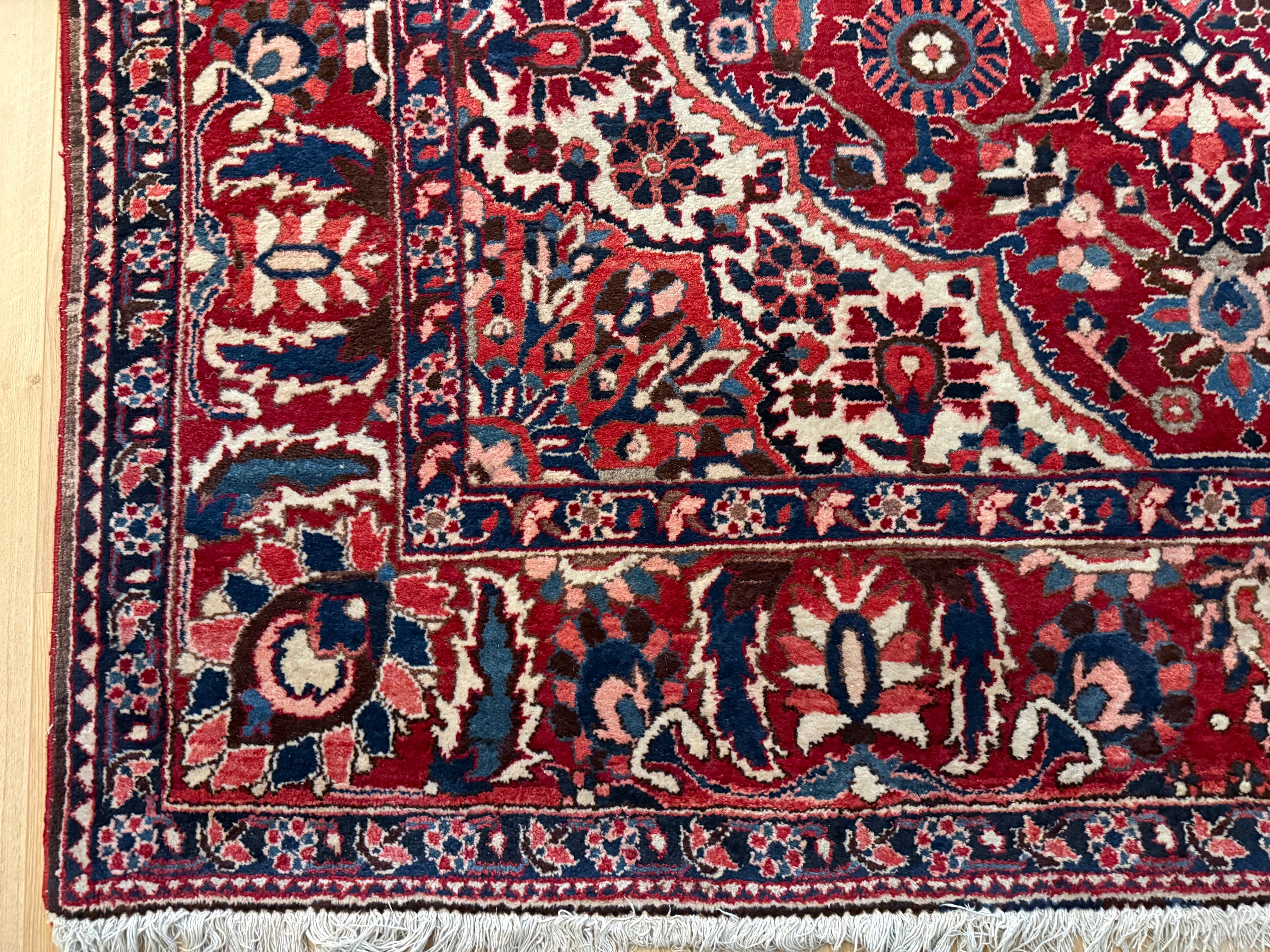 Vintage handgeknoopt tapijt 320 × 220 cm – klassiek rood met ivoor en donkerblauw