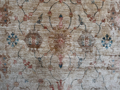 Alfombra afgana Ziegler anudada a mano con suave diseño floral