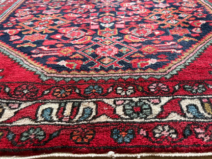 Vintage handgeknoopt wollen tapijt met medaillon – rood en donkerblauw – 217 × 130 cm