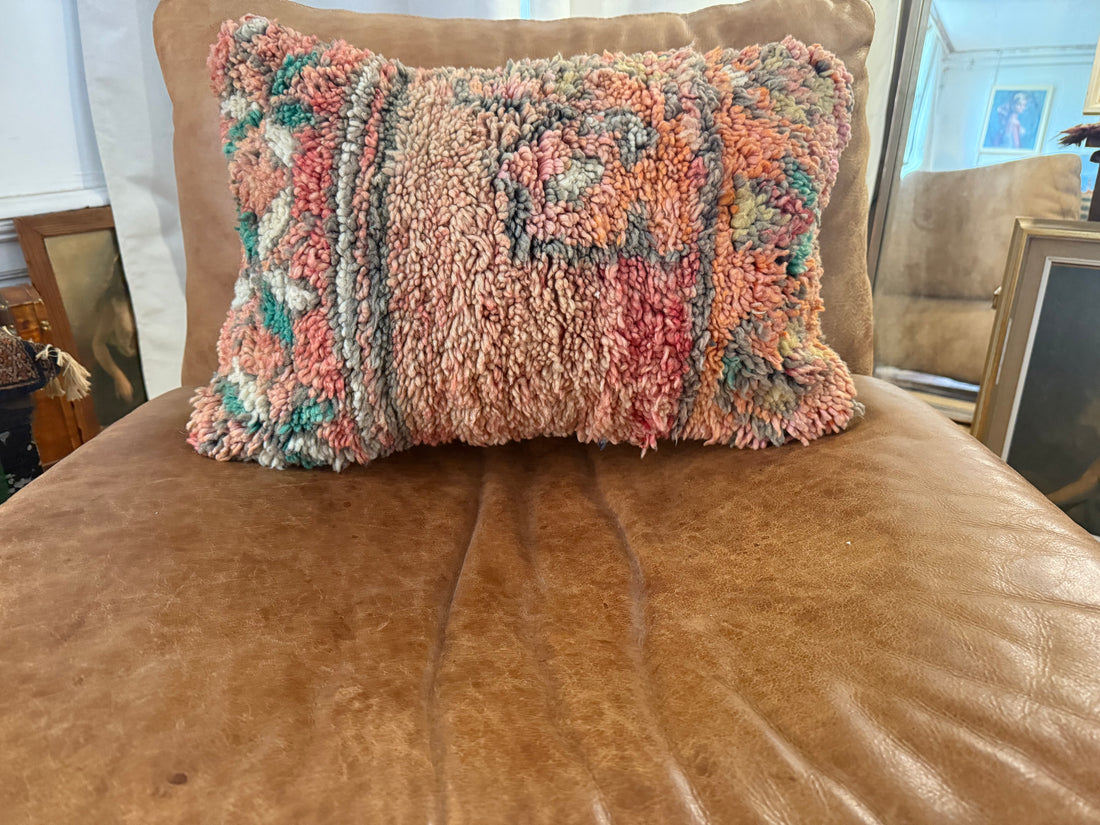 Handgemaakt kussen van een vintage Marokkaans tapijt –ca. 60 × 40 cm