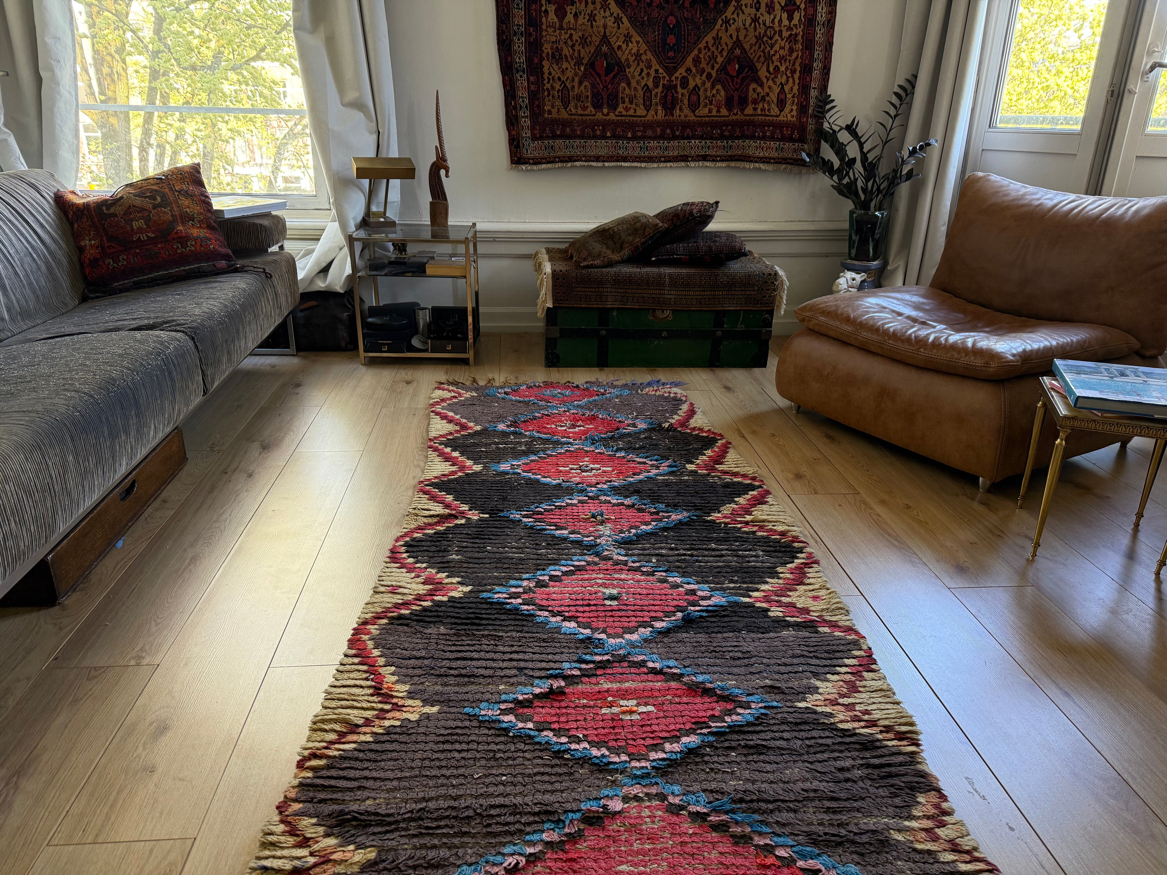 Vintage Berber Boucherouite runner – 267 × 97 cm – graphic diamond pattern
