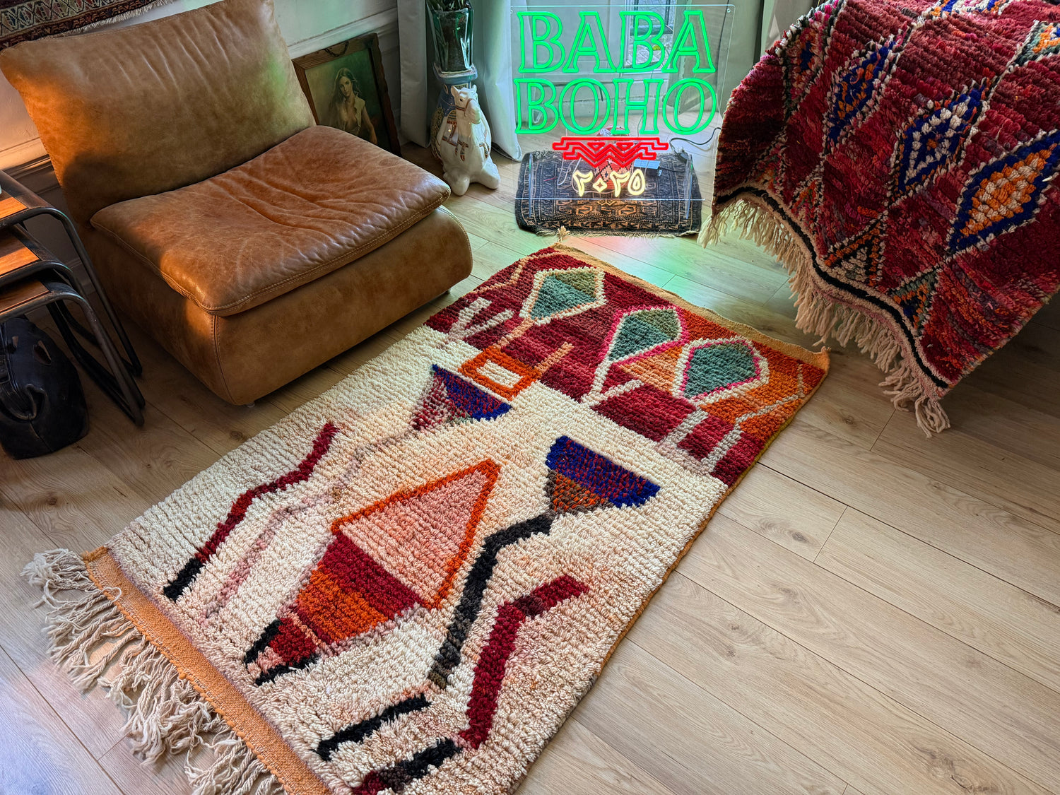 Warm Berber tapijt met abstract tribal design – 180 × 104 cm