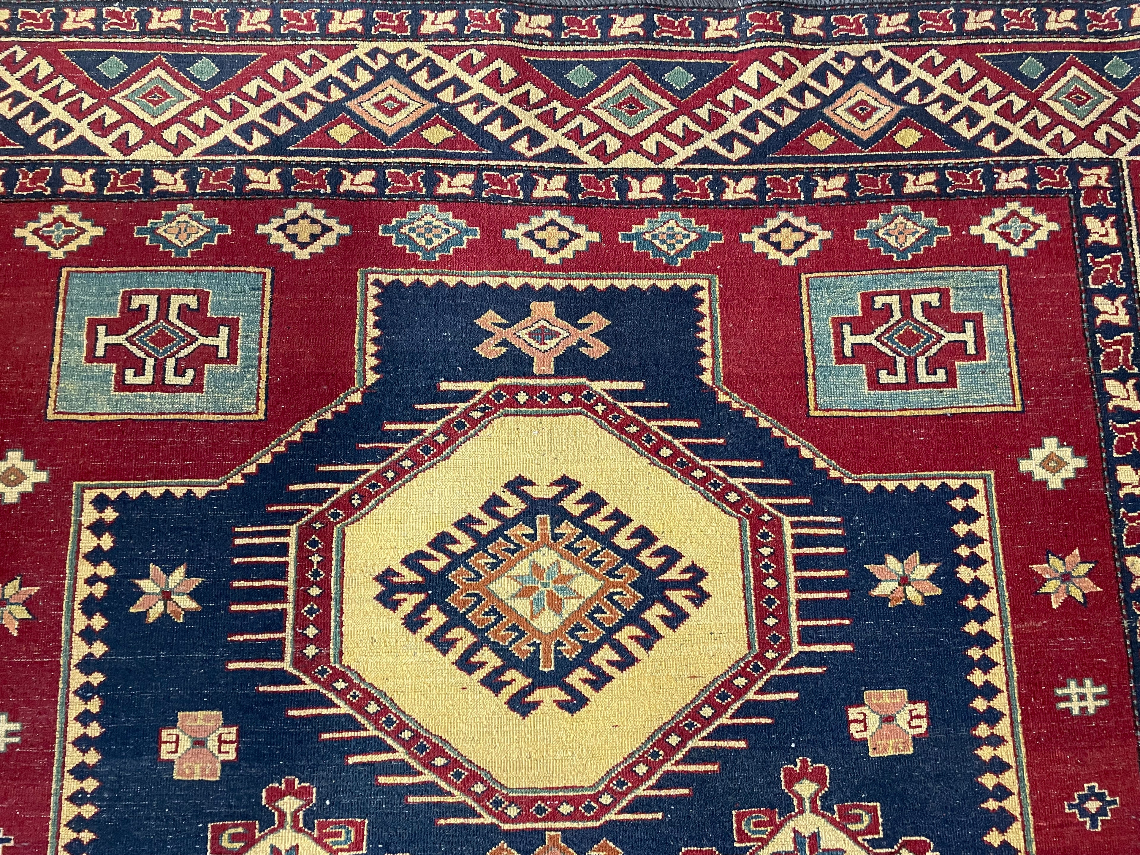 Handgeknoopt Kazak-stijl tapijt – ca. 255 × 200 cm