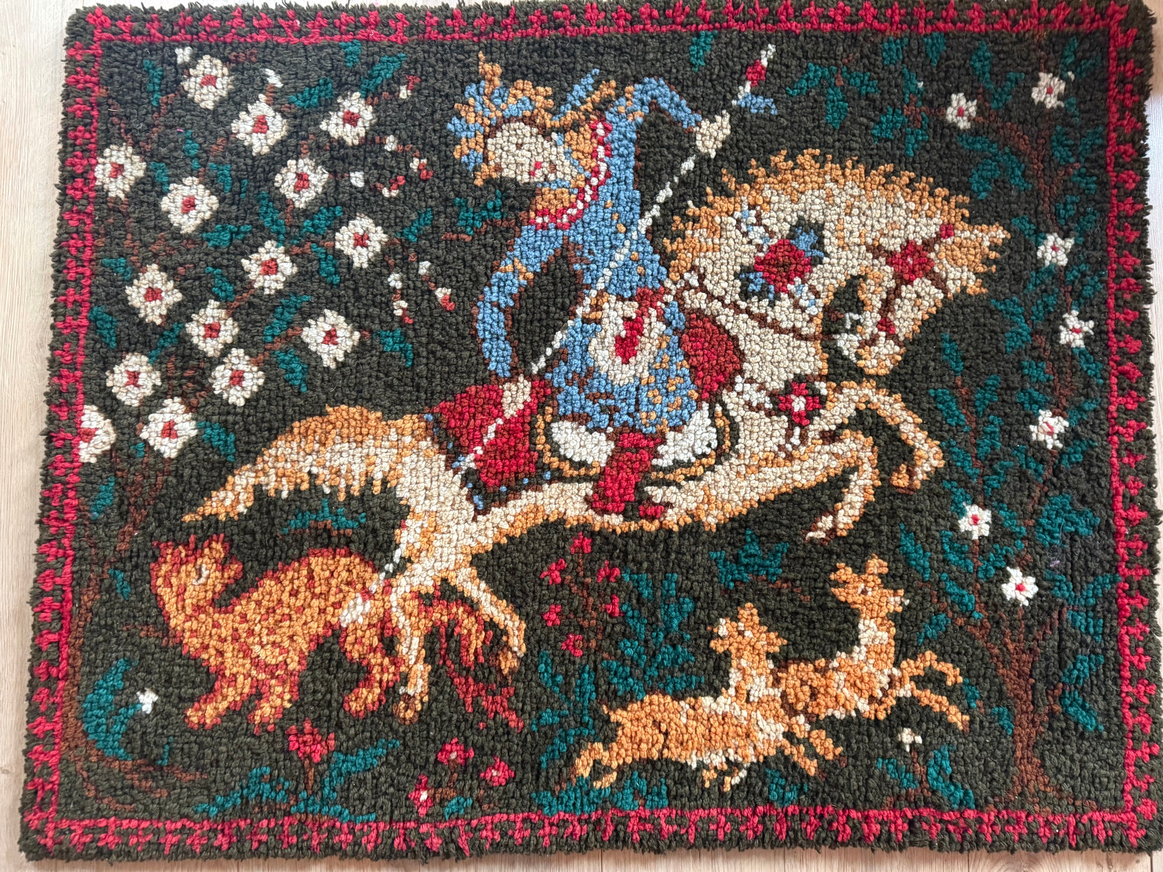 Tapete ou tapeçaria francesa vintage de parede ou chão com cavaleiro e cavalos (design Phildar, c. anos 70)