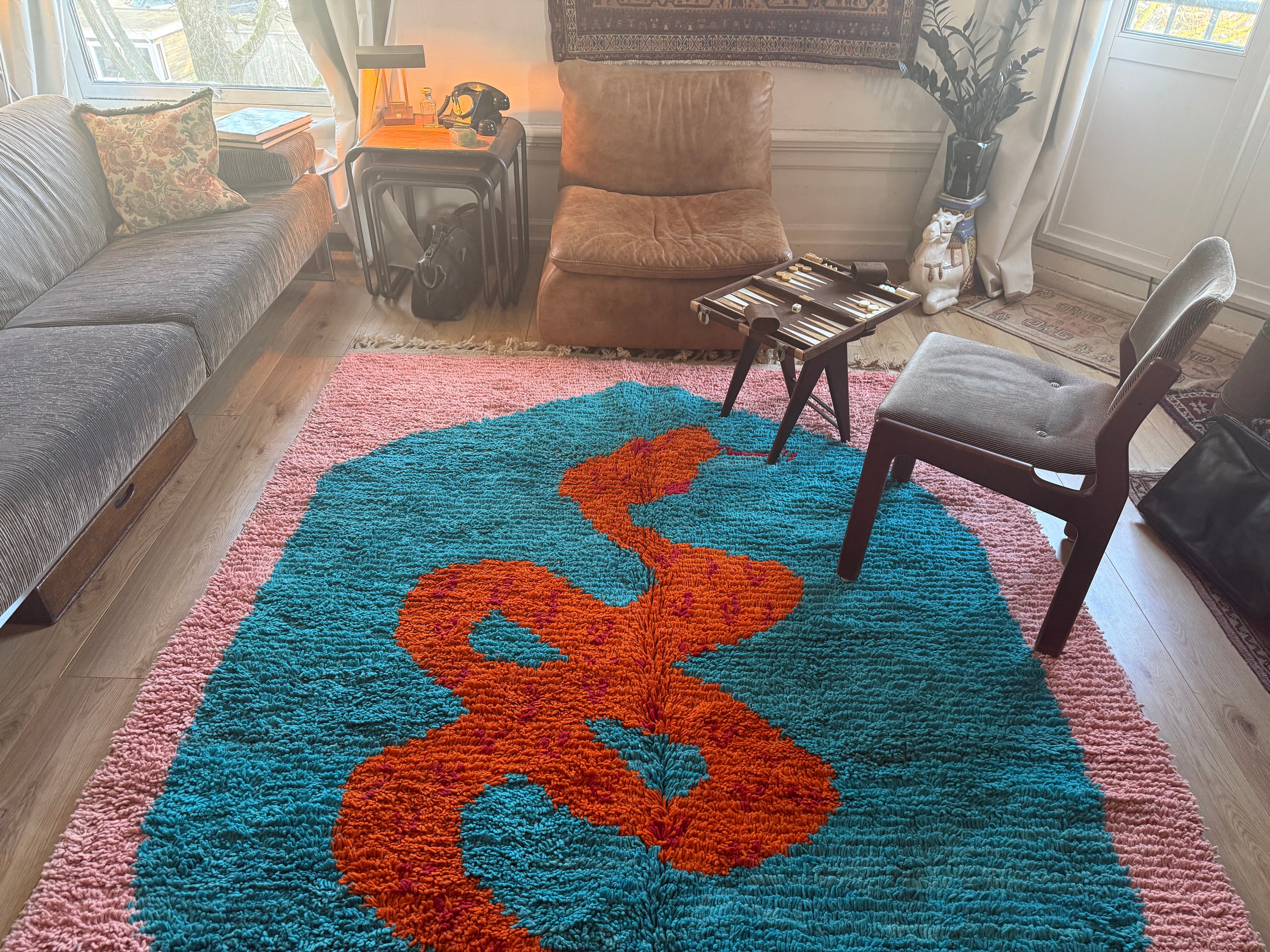Handmade high-pile wool carpet with snake motif – 325 × 204 cm