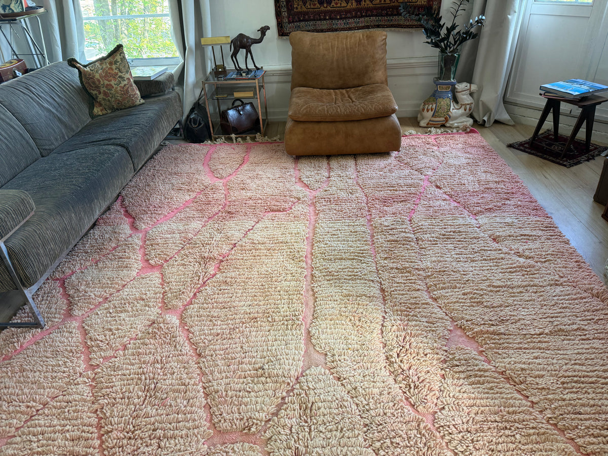 XXL Marokkaans wollen tapijt in zachtroze – 383 × 256 cm