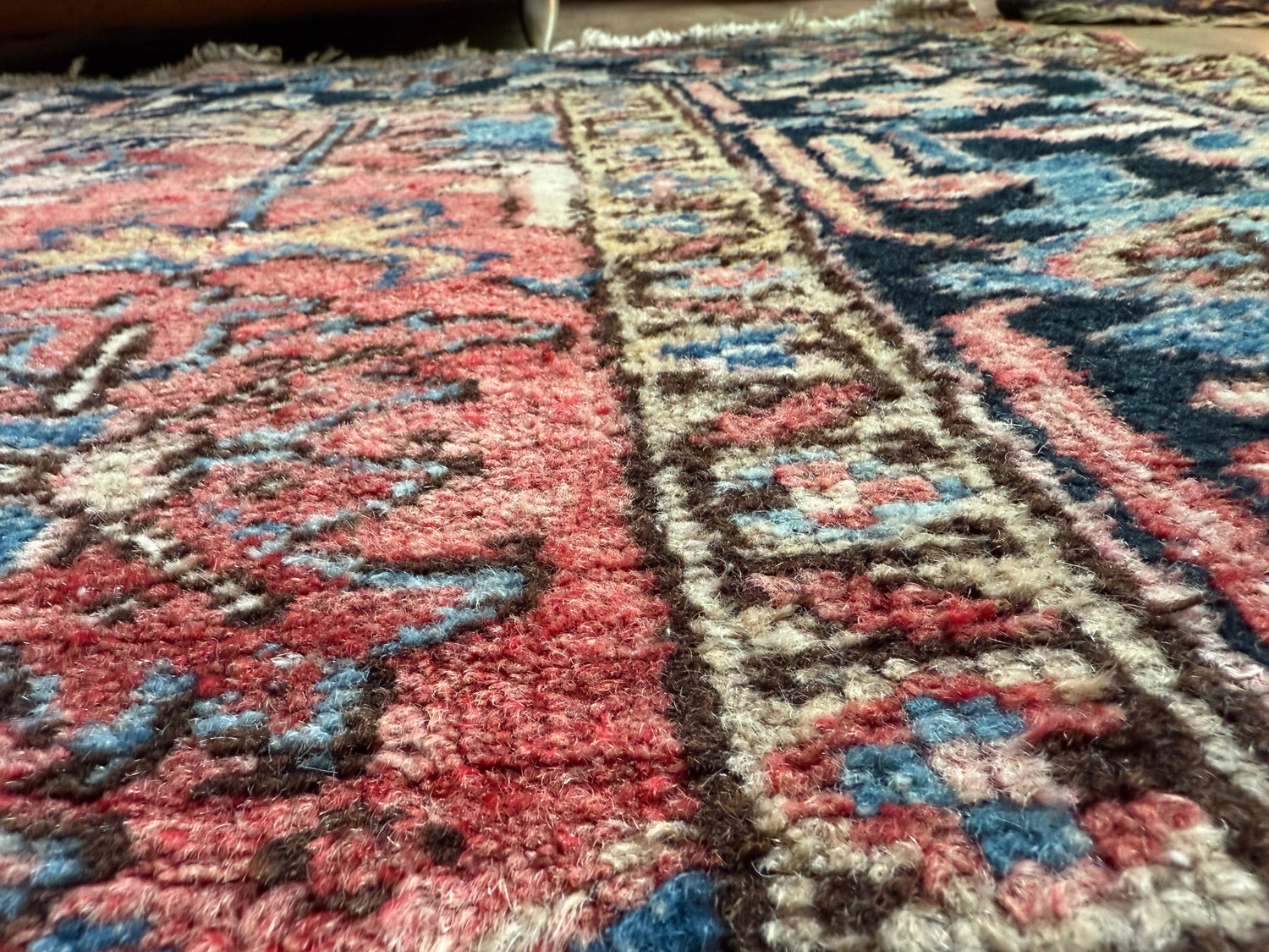 Vintage handgeknoopt tapijt in Heriz-stijl – ca. 290 × 212 cm gemaakt ca. 1940-1950