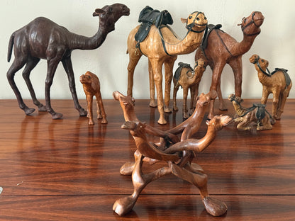 Unity Sculpture – Four Interwoven Camels