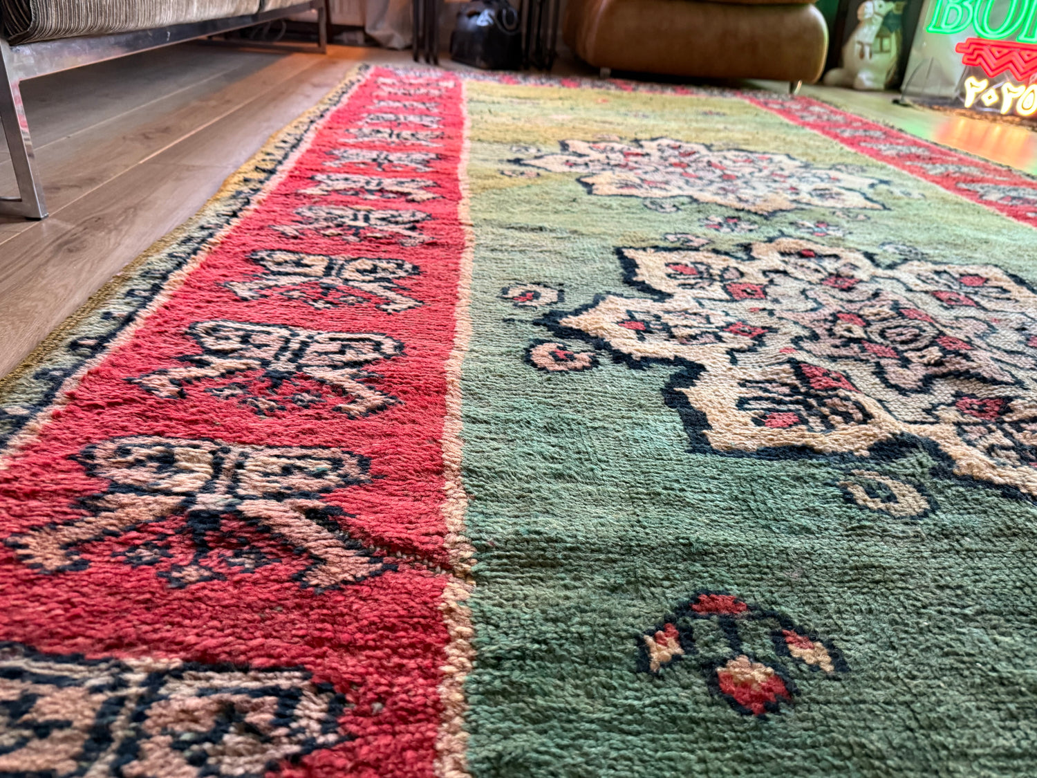 Vintage Marokkaans tapijt met zeldzaam groen veld – handgeknoopt wol (362 × 172 cm)