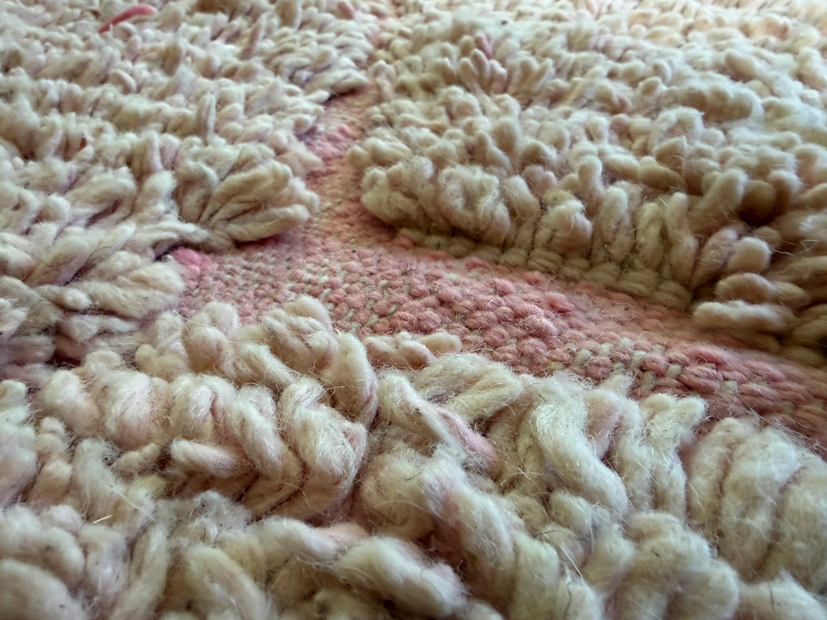 XXL Marokkaans wollen tapijt in zachtroze – 383 × 256 cm