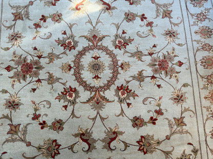 Authentiek handgeknoopt tapijt – licht pastel &amp; florale elegantie – ca. 305 × 197 cm