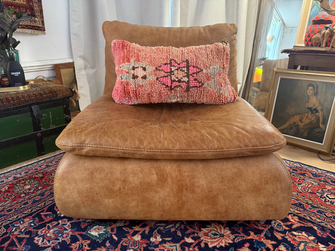 Handgemaakt kussen van een vintage Marokkaans tapijt – ca. 60 × 40 cm