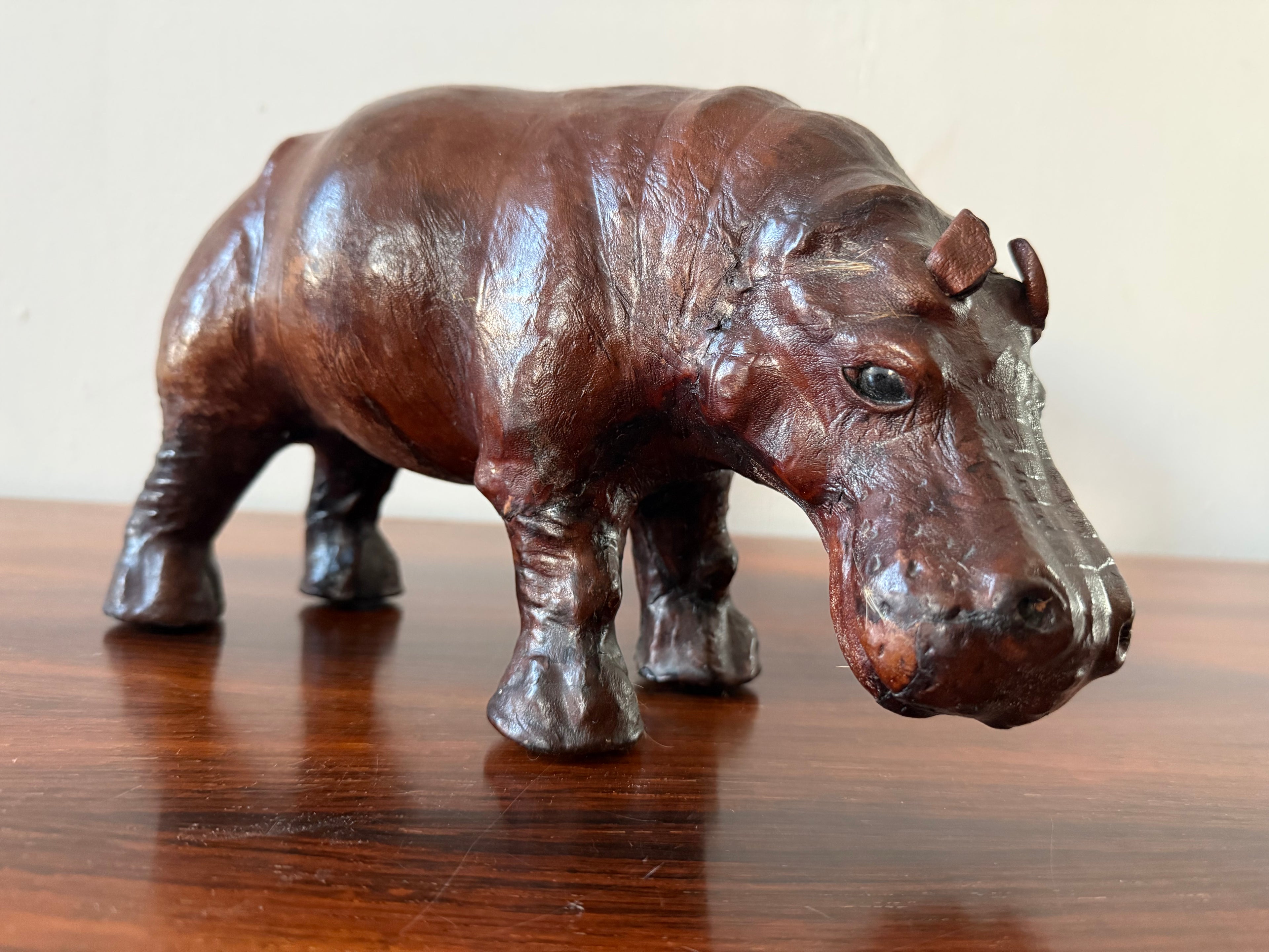 Vintage Leather Hippopotamus – Understated Elegance with Character