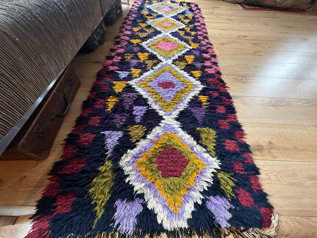 Handgeknoopt vintage tapijt – Marokkaanse Boucherouite stijl – ca. 241 × 87 cm
