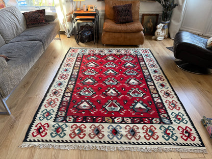 Grafische vintage kilim met diermotieven – 216 × 160 cm