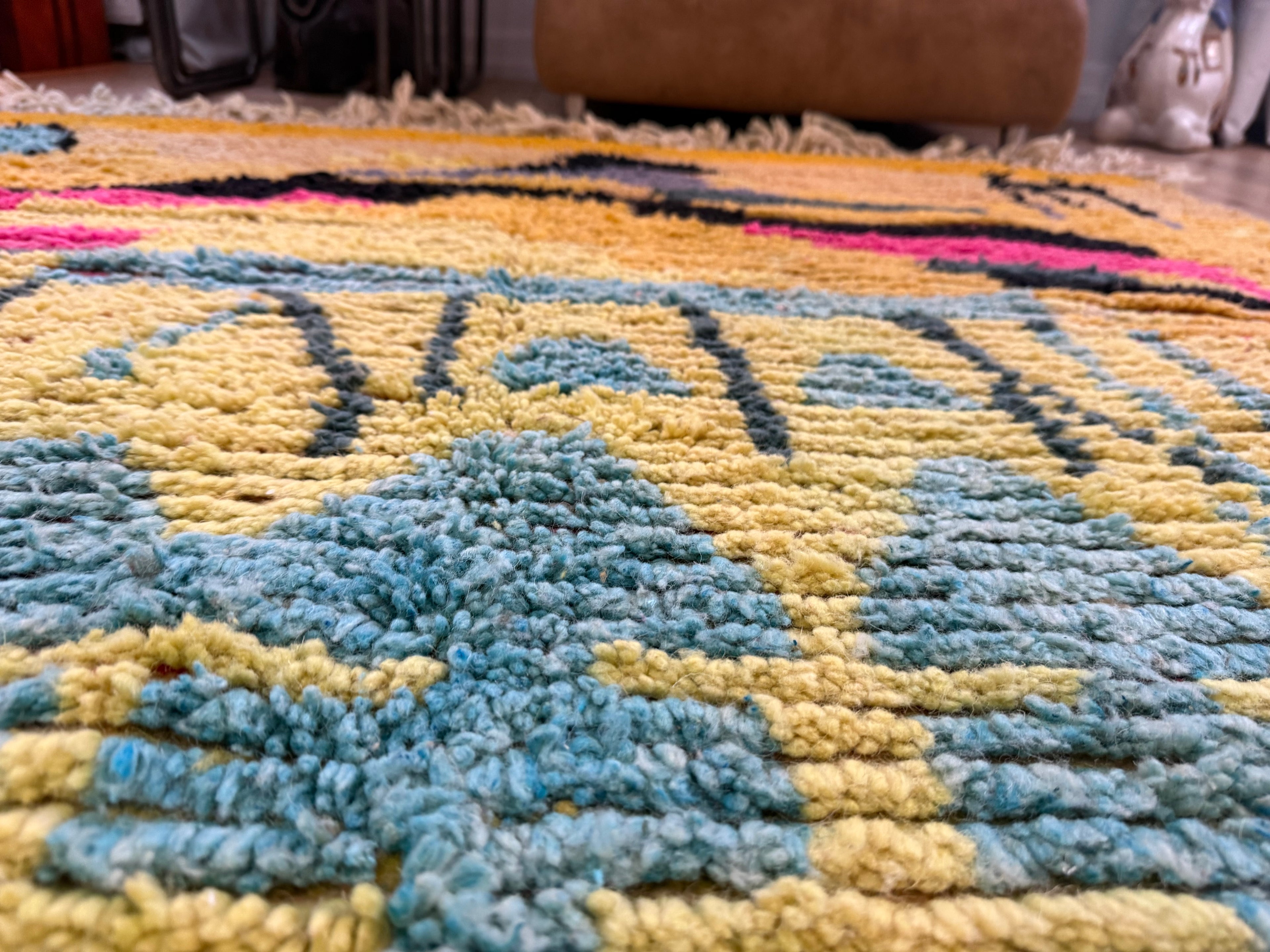 Expressief Marokkaans Berber tapijt met symbolisch design – ca. 287 × 168 cm