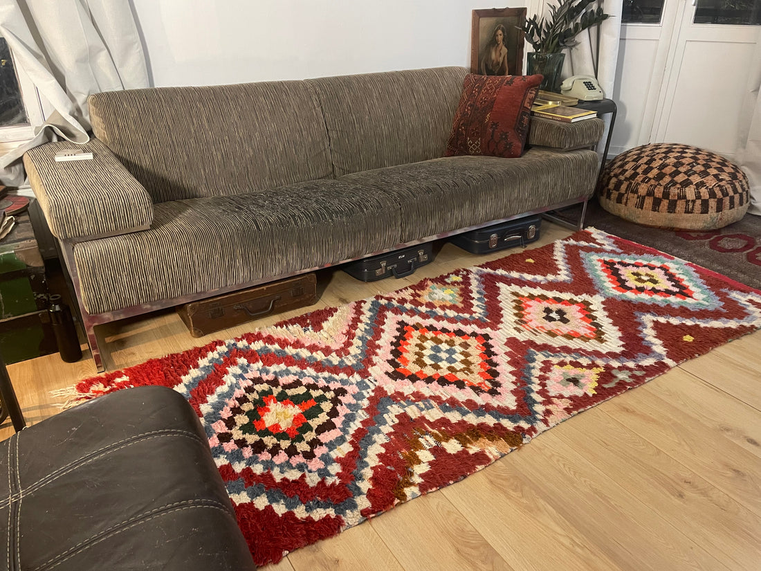 Handgeknoopt vintage vloerkleed – Marokkaanse Boucherouite loper – ca. 243 × 88 cm