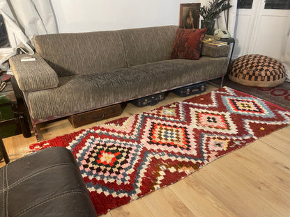 Handgeknoopt vintage vloerkleed – Marokkaanse Boucherouite loper – ca. 243 × 88 cm