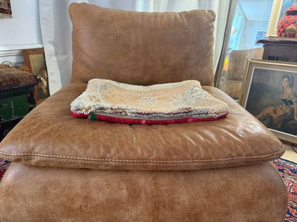 Handgemaakt kussen van een vintage Marokkaans tapijt – ca. 60 × 40 cm