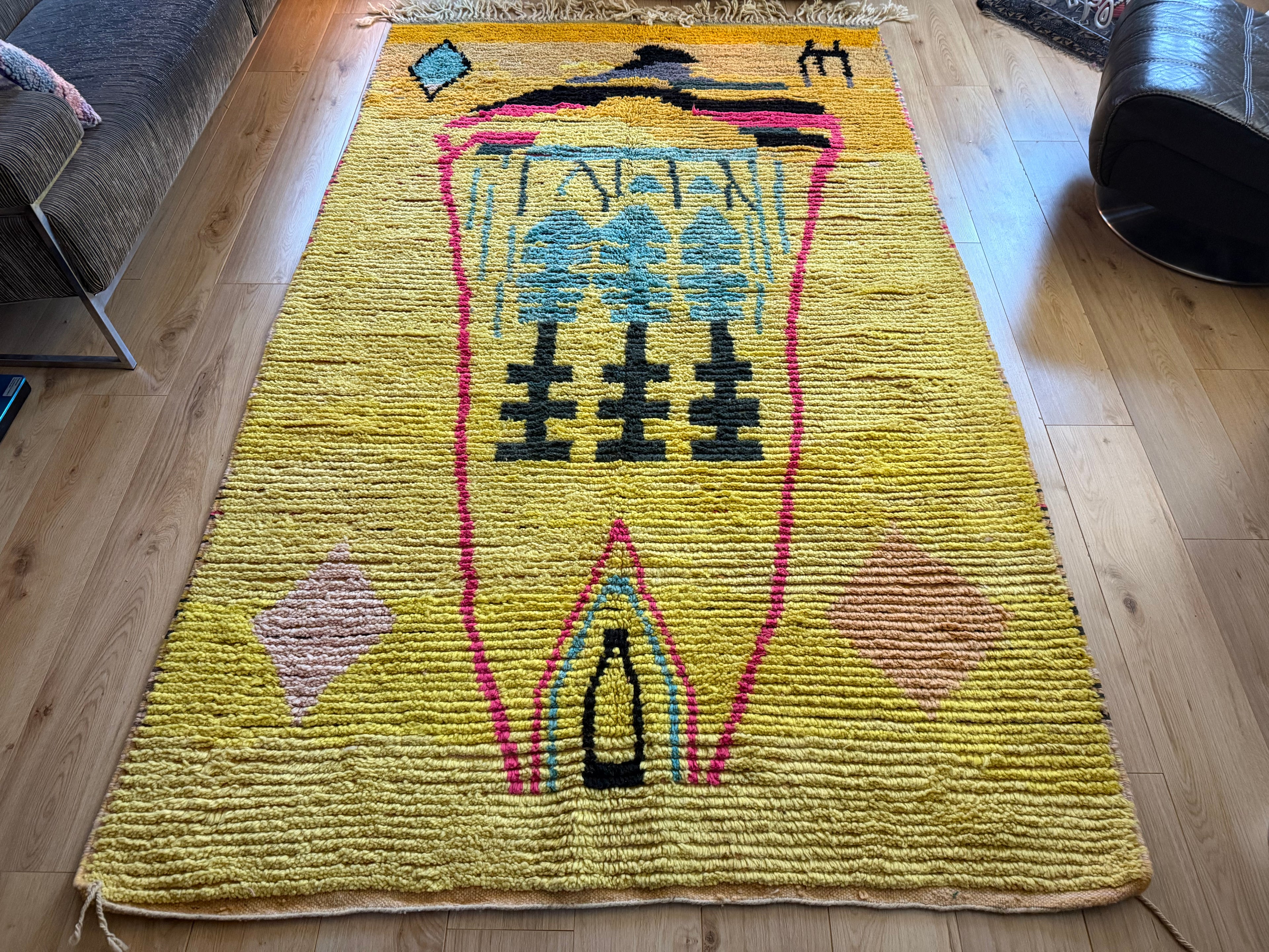 Expressief Marokkaans Berber tapijt met symbolisch design – ca. 287 × 168 cm