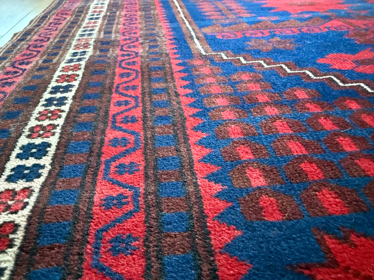 Hand-knotted tribal vintage carpet – Baluch – Indigo &amp; star medallion – ca. 1920–1935 size: 177 × 108 cm