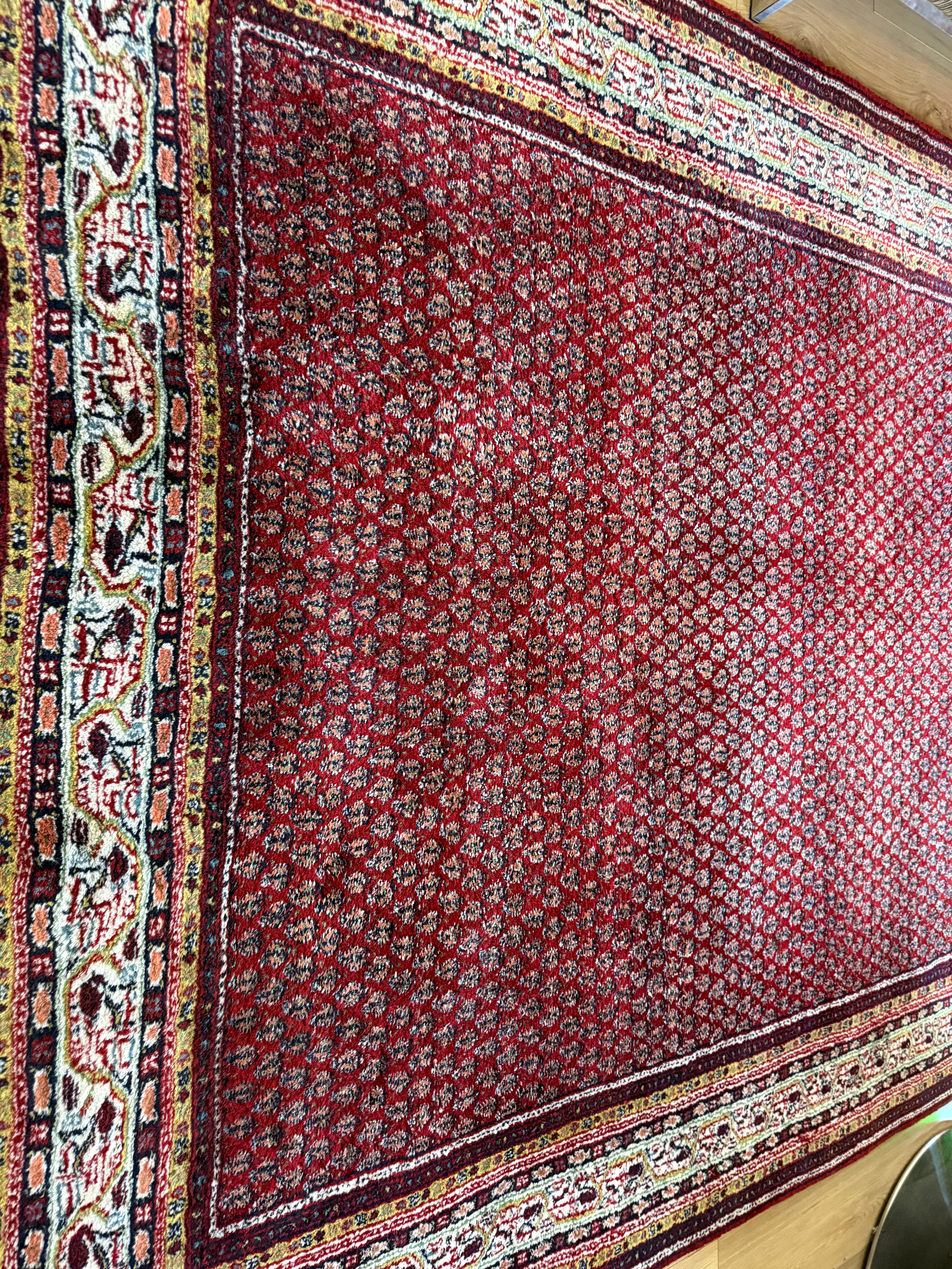 Dieprood handgeknoopt tapijt met boteh-motief – ca. 296 × 197 cm