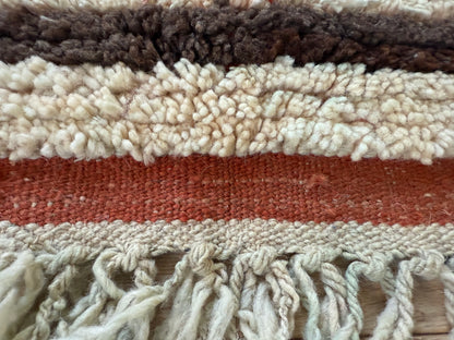 Vintage hoogpolig Marokkaans Berber kleed met warm oranje ruitmotief – 157 × 106 cm