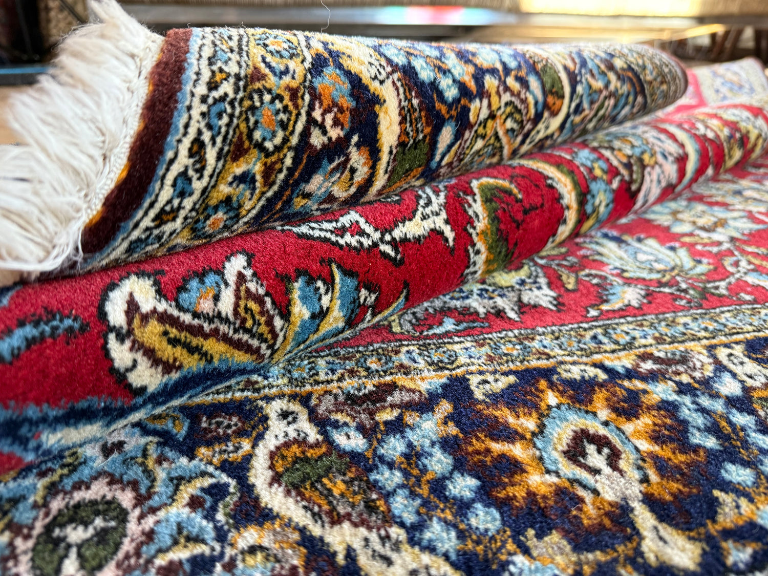 Vintage handgeknoopt wollen tapijt met vogels en gazellen – ca. 222 × 140 cm