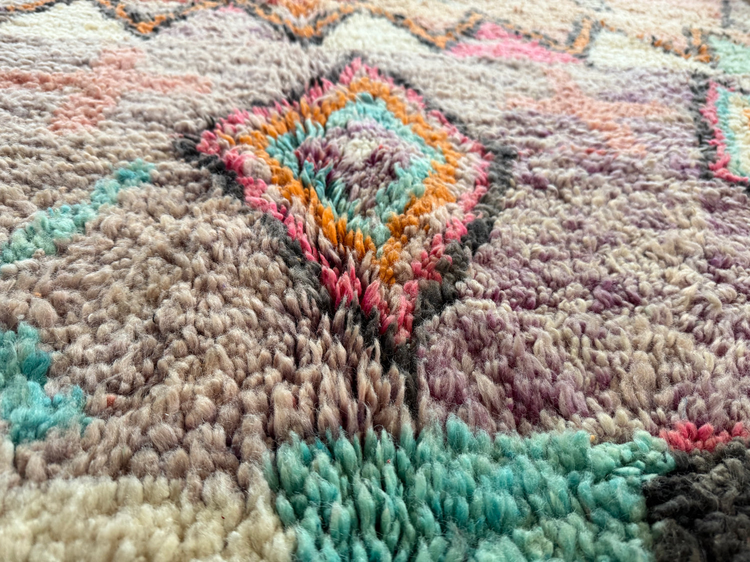 Kleurrijk handgeknoopt Marokkaans tapijt – 282 × 172 cm – boho vintage